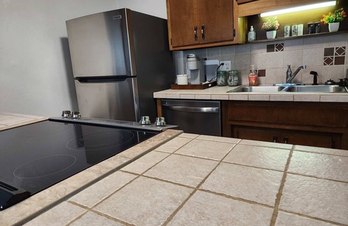 Tallahassee Apartment | Retro Retreat with Stainless Steel Ceilings in Midtown