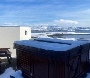 Roskhill House | Relax at Captain's Rest: Hot Tub & Sauna Retreat