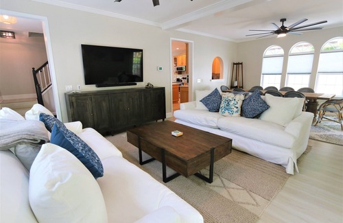 Arundel on the Bay House | Beachside Bliss at Captain's Retreat - Spa & Pool Access!