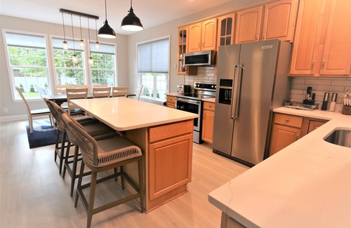 Arundel on the Bay House | Beachside Bliss at Captain's Retreat - Spa & Pool Access!