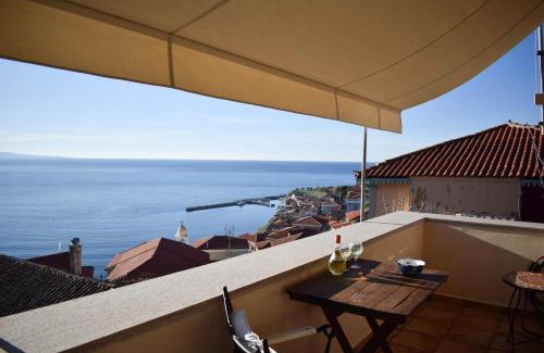 Mithimna House | Seaside Bliss at Captain's View - Rated 9.7 with Hot Tub