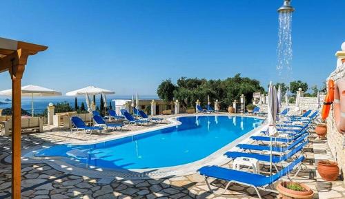 Lakones Apartment | Captivating Captain Spiros Studios with Pool & Family Amenities