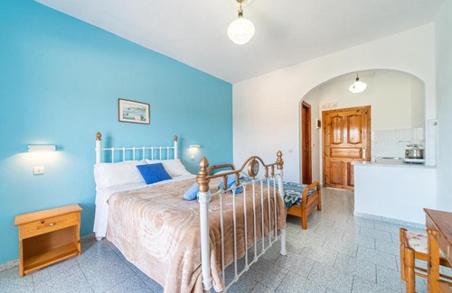 Lakones Apartment | Captivating Captain Spiros Studios with Pool & Family Amenities