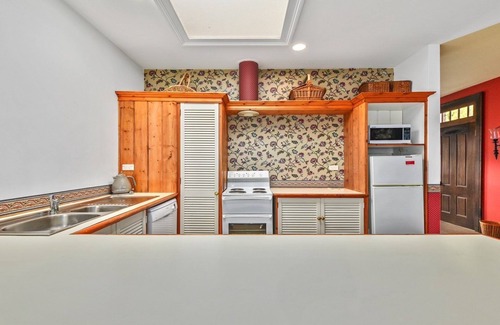 Launceston CBD Cottage | Convenient Captain Stirling's Bungalow Near City Fringe