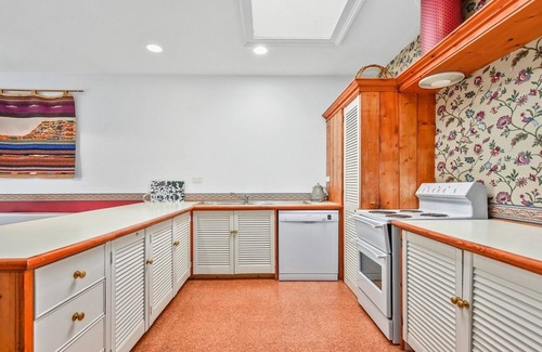 Launceston CBD Cottage | Convenient Captain Stirling's Bungalow Near City Fringe