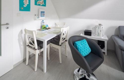 Norddeich Apartment | Cozy Captains Cabin with Oceanfront Views - Guest Rated 8.7
