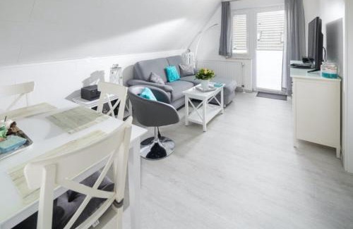 Norddeich Apartment | Cozy Captains Cabin with Oceanfront Views - Guest Rated 8.7