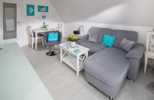 Norddeich Apartment | Cozy Captains Cabin with Oceanfront Views - Guest Rated 8.7