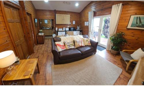 Mynytho Ski Chalet | Discover Cozy Chalets in Mynytho, UK - Rated 9.3/10