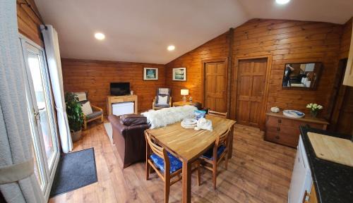 Mynytho Ski Chalet | Discover Cozy Chalets in Mynytho, UK - Rated 9.3/10
