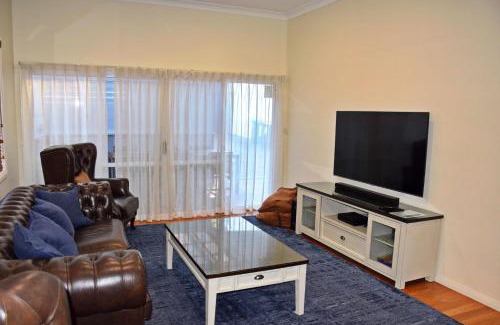 South West Rocks House | Discover Captains Cottage SWR: Family-Friendly Retreat