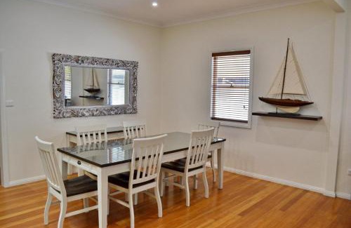 South West Rocks House | Discover Captains Cottage SWR: Family-Friendly Retreat