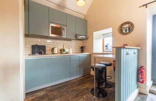 Llanhamlach Apartment | Guest Rated 9/10: Captains Lookout Studio with Kitchen