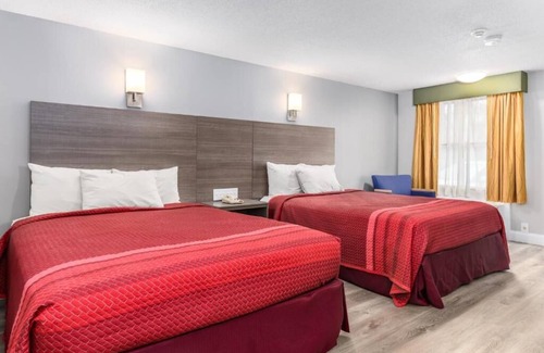 North Eastham Hotel | Comfortable Captains Quarters Motel with Family Amenities