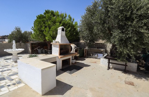 Agios Theodoros House | Inviting 2-Bed House with Oceanfront Views and Spa
