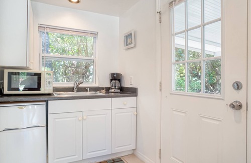 Captiva Apartment | Experience Captiva Bayside Cabana with Oceanfront Amenities
