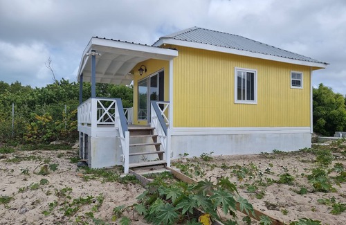 Codrington Cottage | Charming 1-Bed Cottage in Codrington with Pet-Friendly Perks