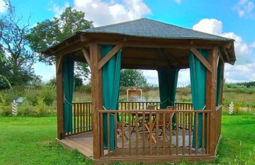 Brinkley House | Enchanting 1-Bed Cabin Getaway in Newmarket