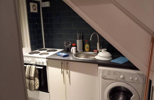 Newport Apartment | Inviting 1-Bed Apartment in Newport with Family-Friendly Perks