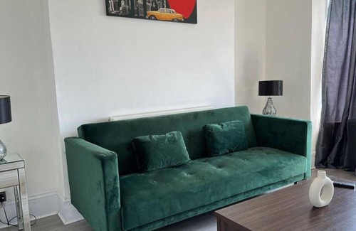 Newport Apartment | Inviting 1-Bed Apartment in Newport with Family-Friendly Perks