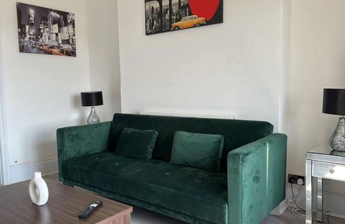 Newport Apartment | Inviting 1-Bed Apartment in Newport with Family-Friendly Perks