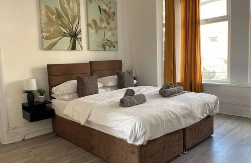 Newport Apartment | Inviting 1-Bed Apartment in Newport with Family-Friendly Perks