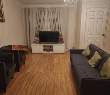 Erith House | Inviting 3-Bed House in Kent - Perfect for Family Getaways