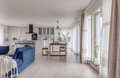 Halanda Villa | Beautiful 3-Bed Villa in Halanda with Scenic Lake View