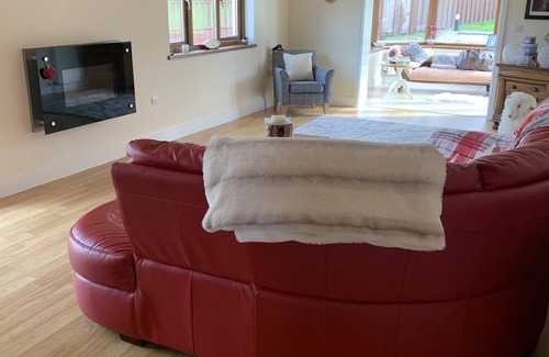 Pencader House | Inviting 4-Bed Retreat in Beautiful West Wales