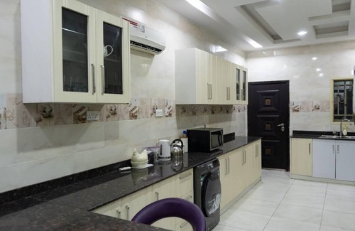 Ofin House | Inviting 5-Bed Penthouse in Lekki, Lagos with Breakfast