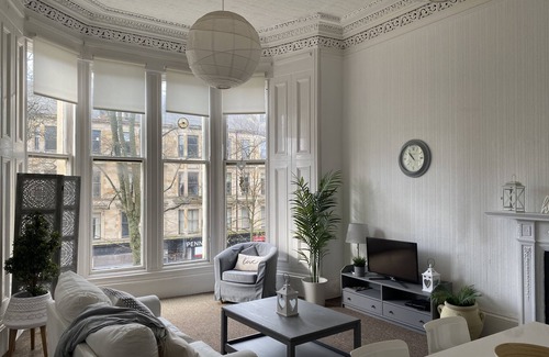 North West Apartment | Inviting Apartment in Glasgow's Vibrant West End