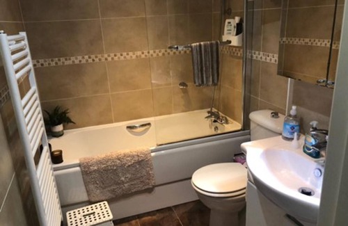 Copthorne Apartment | Inviting Apartment in Copthorne, Close to Gatwick Airport