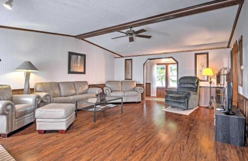 Cadiz House | Idyllic Cadiz Retreat with Lake Barkley Deck & Family-Friendly