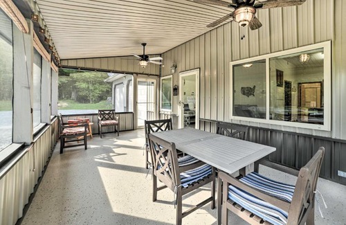 Kuttawa House | Inviting Kuttawa Retreat with Outdoor Dining for Families