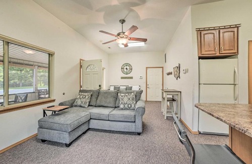 Kuttawa House | Inviting Kuttawa Retreat with Outdoor Dining for Families
