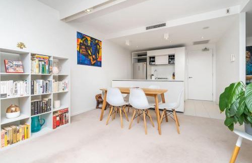 Kingston Apartment | Enchanting Lake Views Await You in Kingston