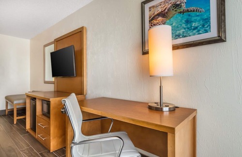 Seabreeze Park Hotel | Captivating Oceanview Suite w/Balcony - Perfect for Family Fun | 2 Units