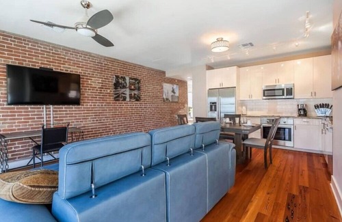 Central Business District Hotel | Elegant Penthouse Steps from Iconic NOLA Attractions