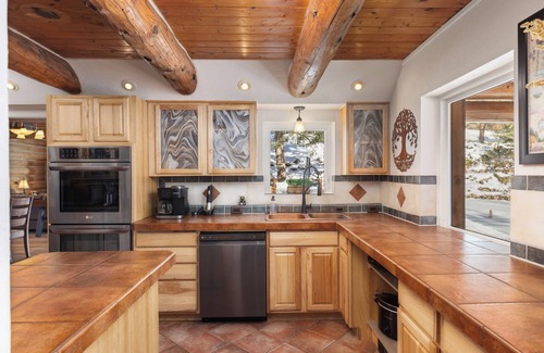 Lyons Cabin | Enchanting Log Cabin Near Estes Park & RMNP with Spa
