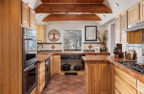Lyons Cabin | Enchanting Log Cabin Near Estes Park & RMNP with Spa