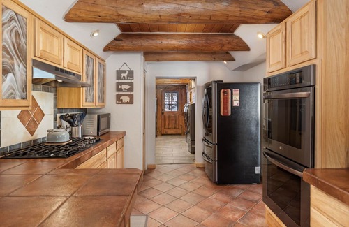 Lyons Cabin | Enchanting Log Cabin Near Estes Park & RMNP with Spa