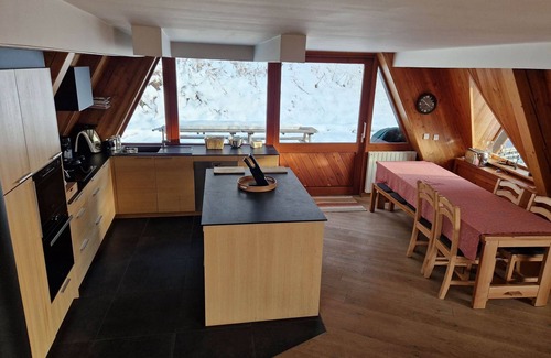 Arc-1600 Ski Chalet | Chalet Pointu de Capucine: Ski-In, Ocean View & Family Friendly