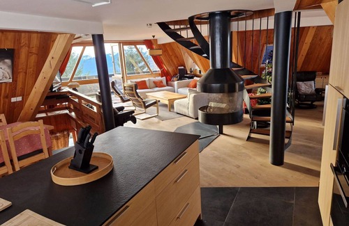Arc-1600 Ski Chalet | Chalet Pointu de Capucine: Ski-In, Ocean View & Family Friendly