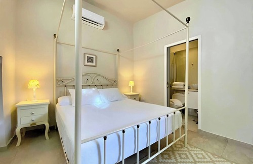 Cartagena Walled City Hotel | Colonial Kings Mansion: Family-Friendly Retreat with Spa