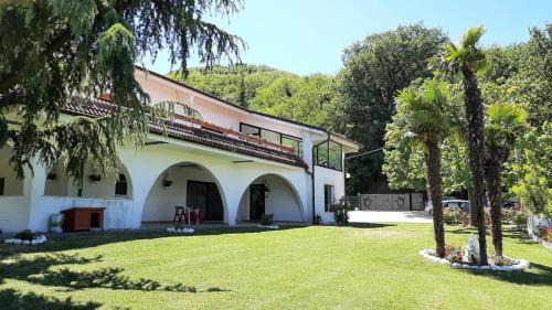 Montefiore Conca House | Experience Cara Pace: Ideal Retreat for Group Getaways