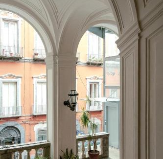Montecalvario House | Elegant Stay at Carafa di Maddaloni – Rated 9/10 with Hot Tub