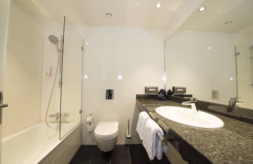 Stadtmitte Hotel | Top-Rated Carathotel Düsseldorf City: Family-Friendly Stays