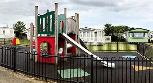 Talybont Resort | Pet-Friendly Caravan 521: Family Fun in Barmouth