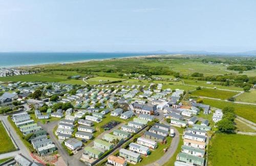 Talybont Resort | Pet-Friendly Caravan 521: Family Fun in Barmouth