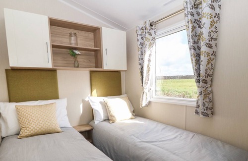 Malltraeth Cottage | Family-Friendly Caravan at Boderw with Ocean View Garden